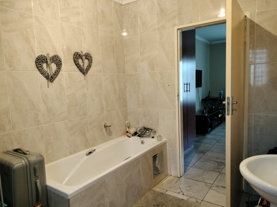 To Let 3 Bedroom Property for Rent in Waterval East North West